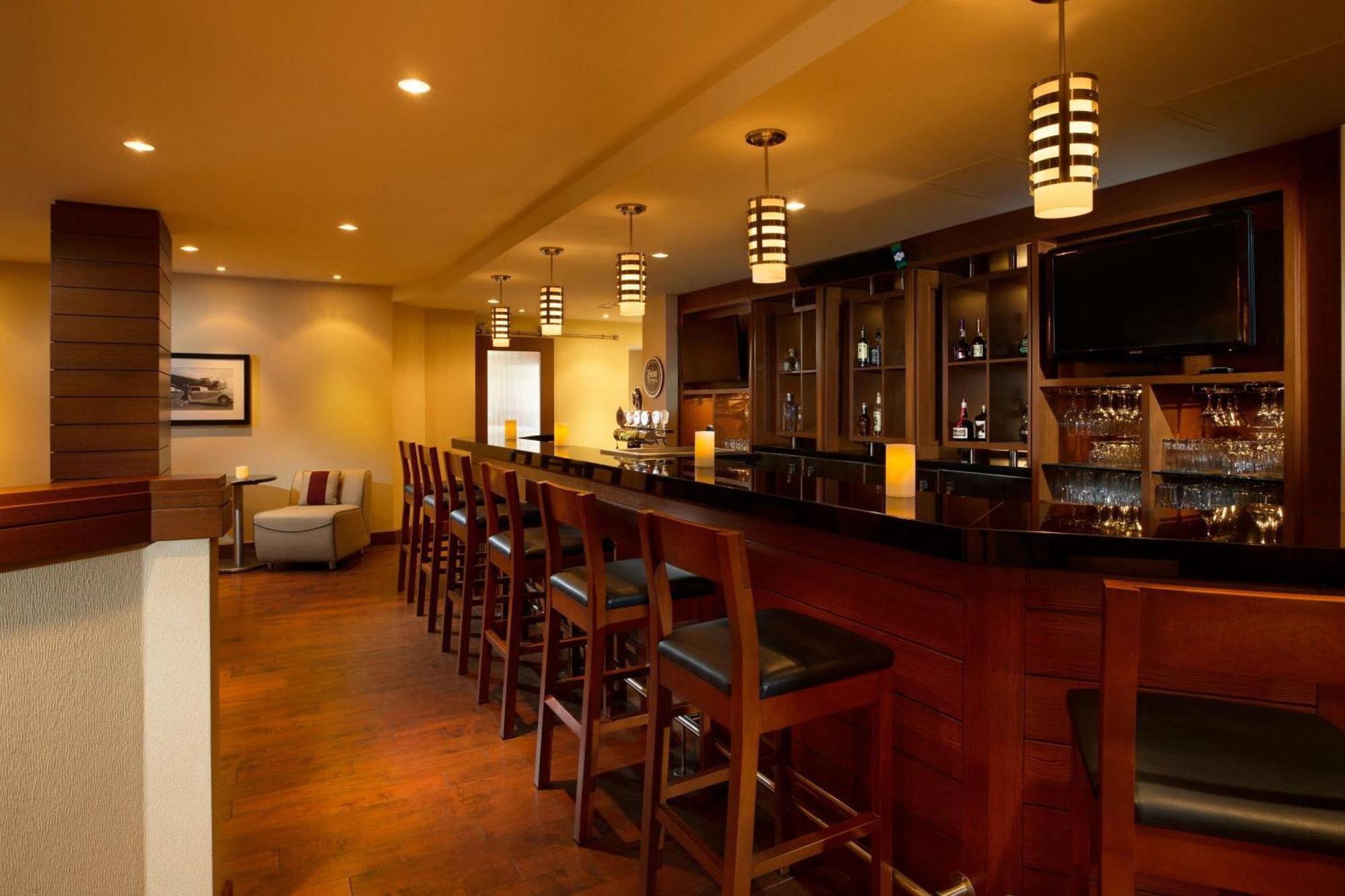 Four Points By Sheraton Hotel & Conference Centre Gatineau-Ottawa Bagian luar foto